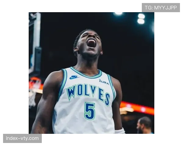 爱德华兹首节高效砍下10分提前适应常规赛节奏展现出强大竞争力